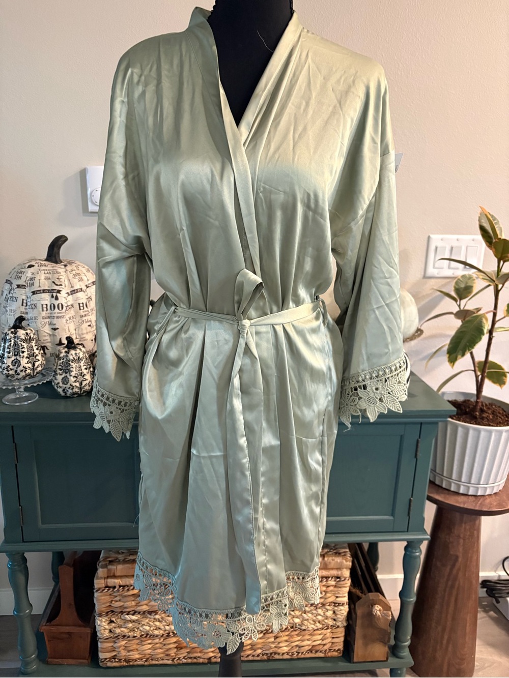 Lace-Trim Satin Robe in Sage Green